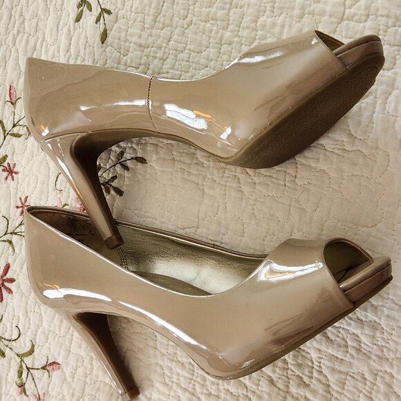 BRAND NEW BANDOLINO OPEN TOE TAUPE HIGH HEELS SIZE 9 1/2 M - Picture 13 of 15